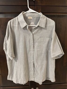 Hem & Thread women’s black striped Short-Sleeve Button-Down Shirt size medium